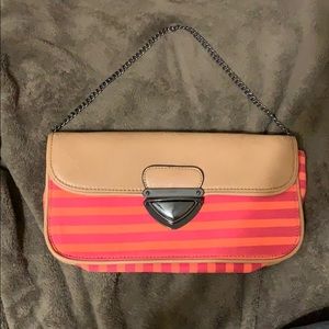 6 in H x 11 L chain clutch